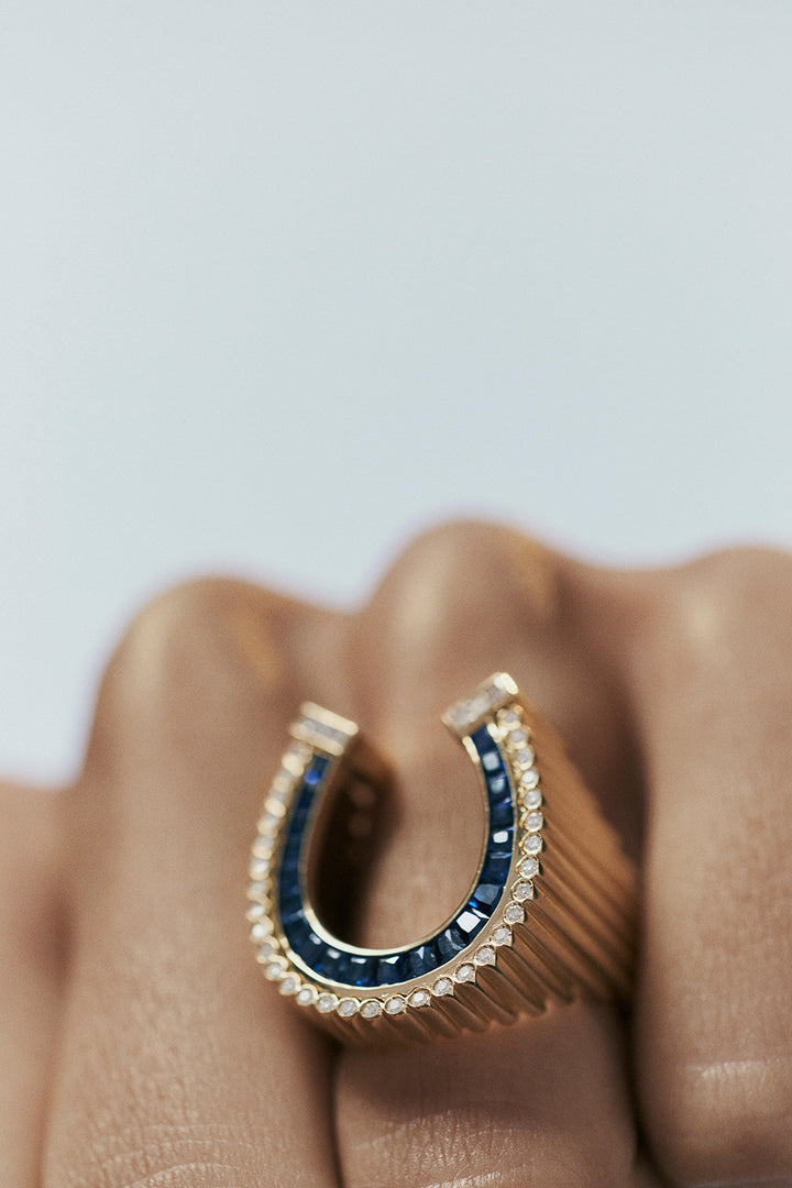 Horseshoe ring